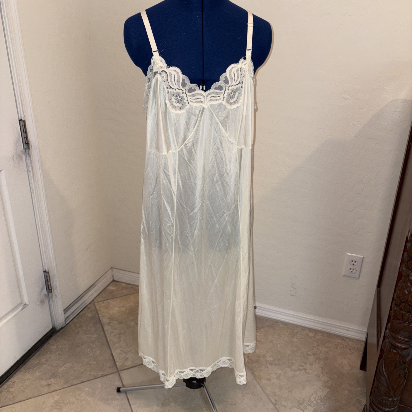 PERFECTFORM VTG SEXY Cream LACY SLIPPERY NYLON FULL LENGTH Slip Sz 38