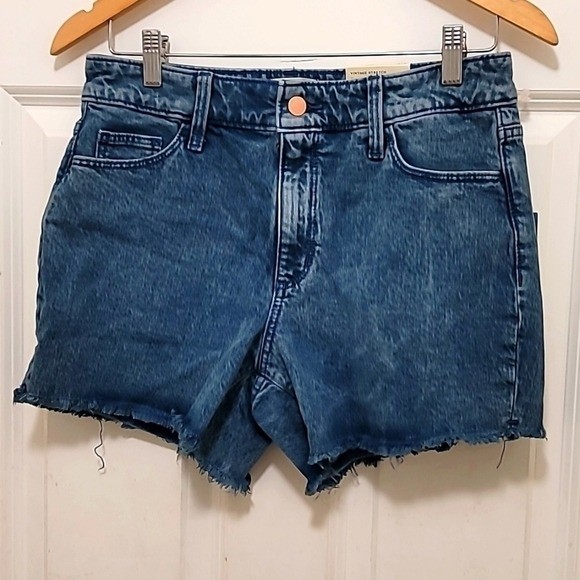 NEW UNIVERSAL THREAD VINTAGE DENIM STRETCH MIDI SHORTS FITTED HIP AND LEG SIZE 6
