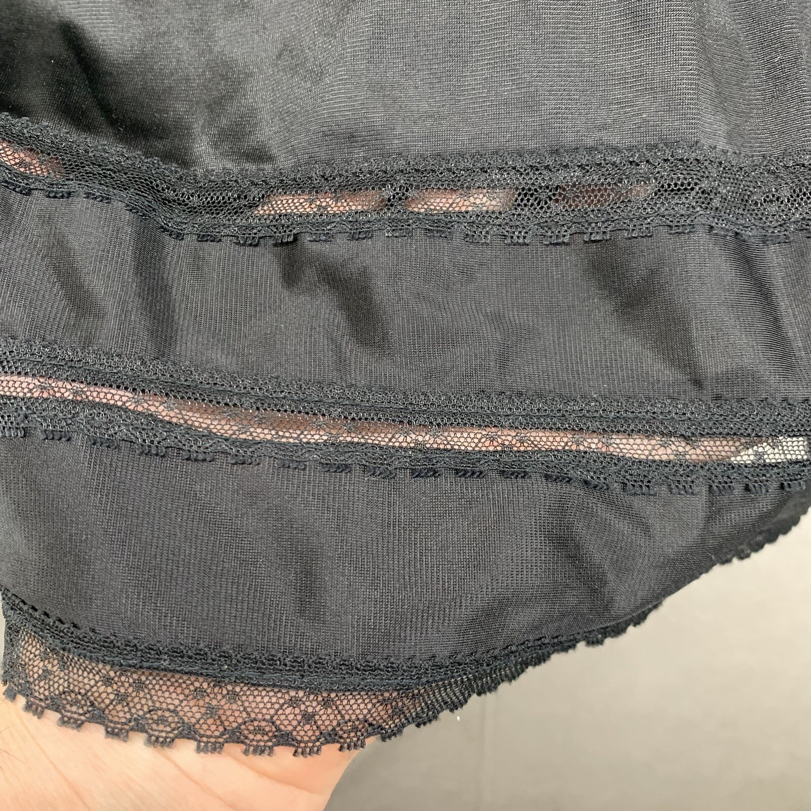 Vintage Woman’s Black Nylon Slip Size Medium Kayser Made In USA 26×28 Trim Deco