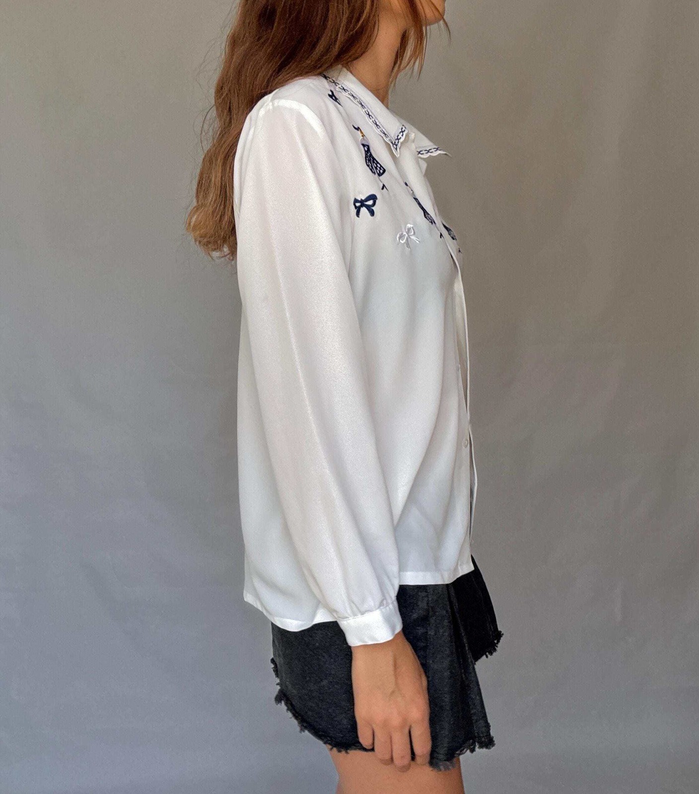 Vintage white embroidered blouse with navy bow and girl motif, US L