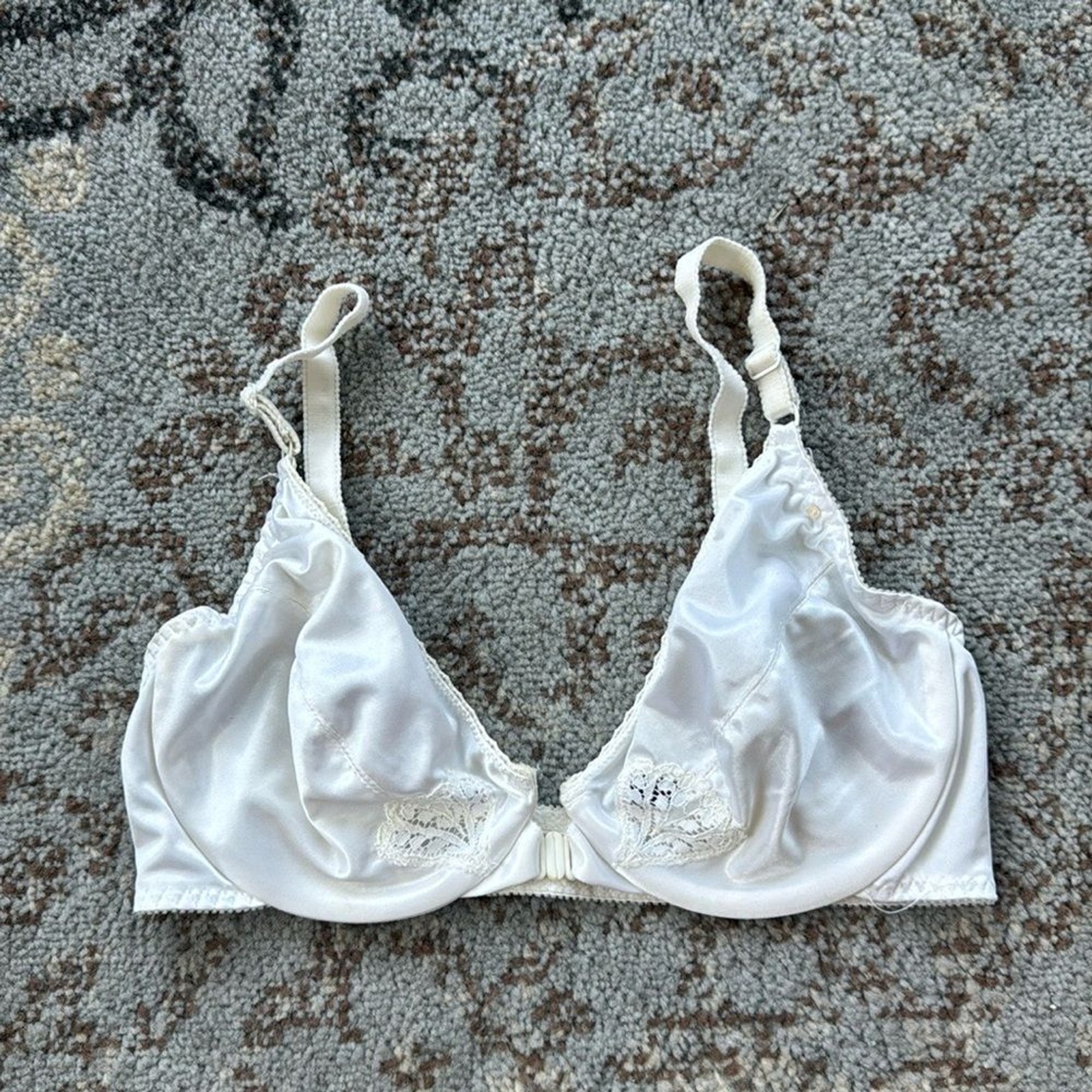 Vintage Maidenform Pretty Me Front Closure Underwire Bra White 34C