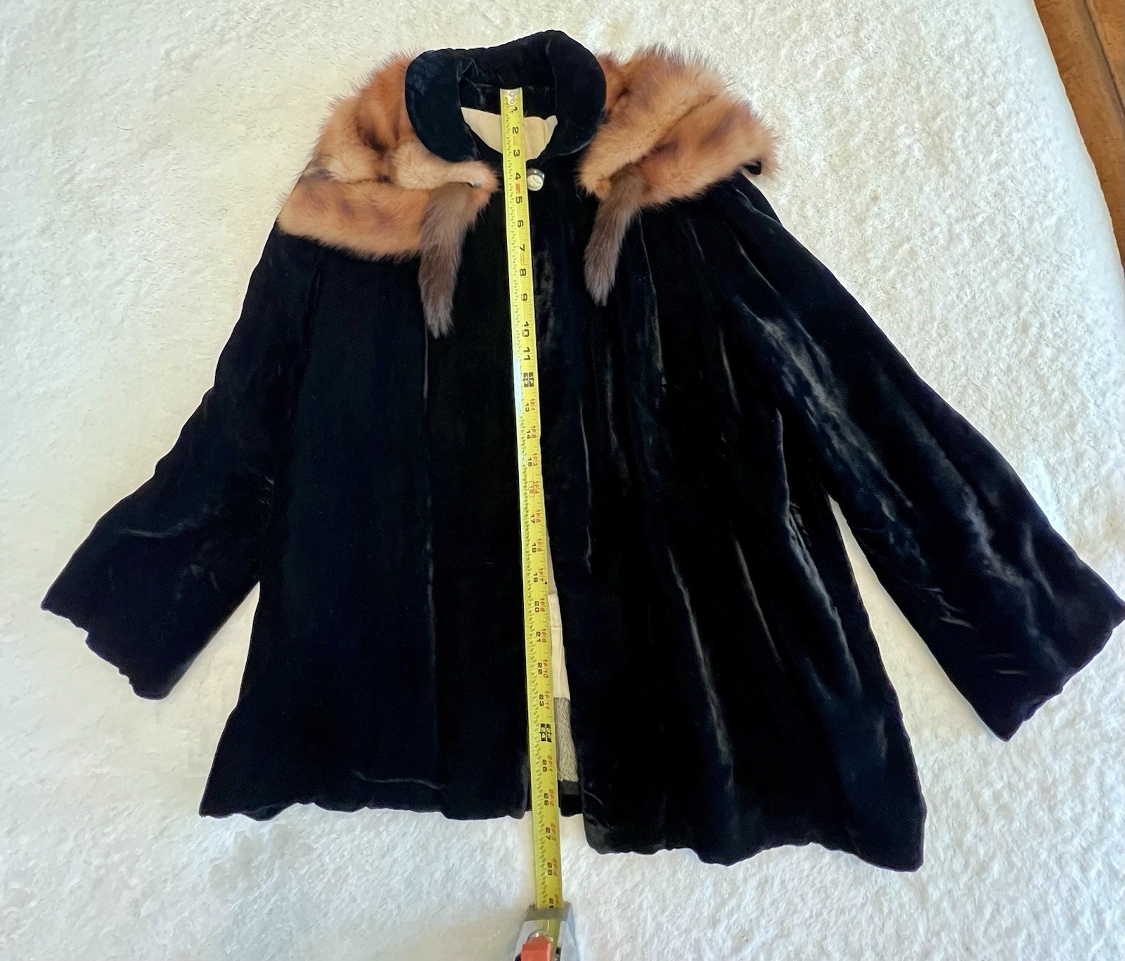 VICTORIAN Black velvet jacket with reddish~brown fox collar; very soft/cool!