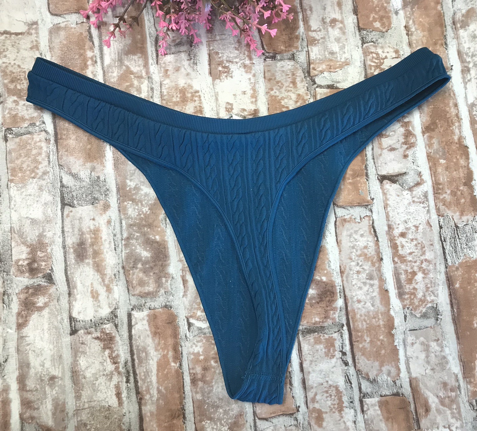 RARE NEW PINK BY VICTORIA’S SECRET LARGE SMOOTH THONG PANTIES