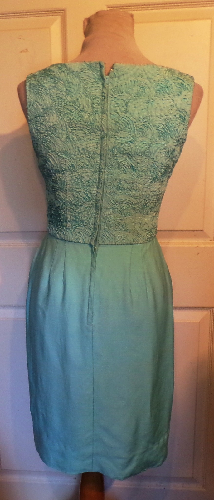Vintage 60s Aqua Blue Sleeveless Dress Ribbon Art Bodice B34