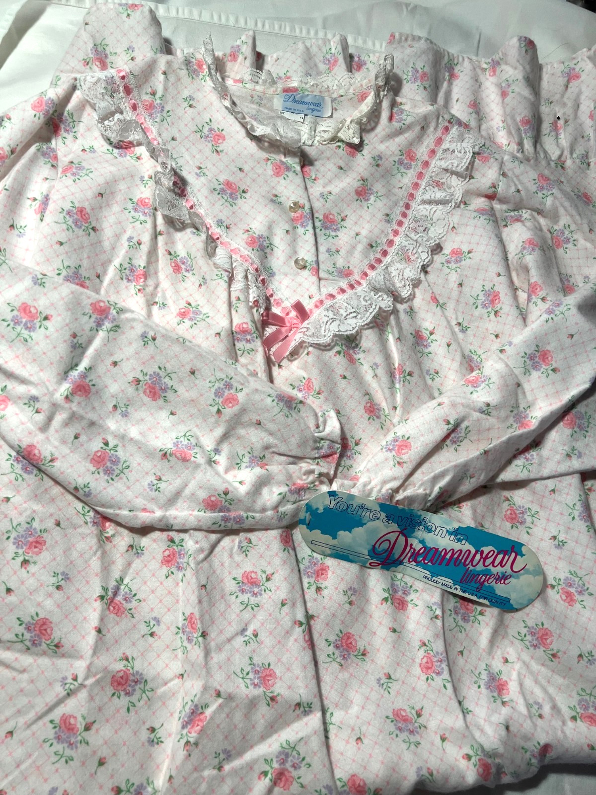 Vintage Long Nightgown Dreamwear Lingerie NWT! Size 44 Cotton/Polyester Flowers