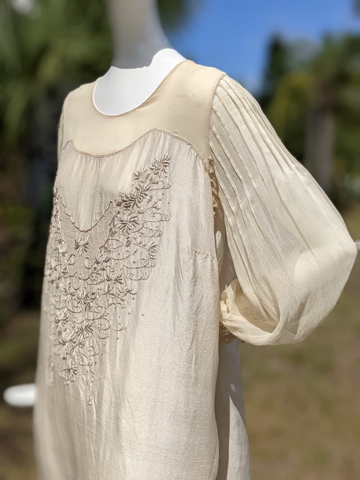 ROMANTIC 1920’S RICH HAND EMBROIDERED SILK CHIFFON & CREPE DRESS