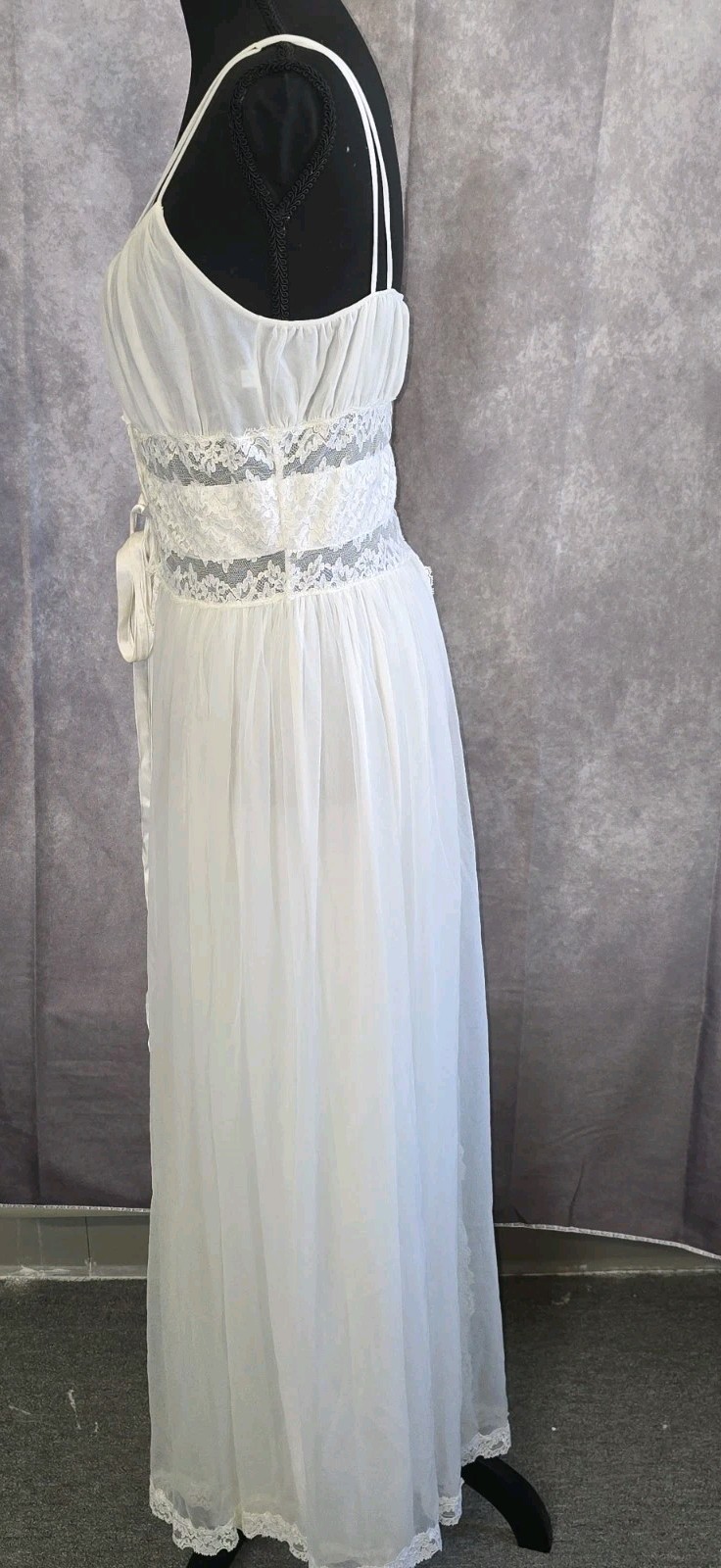 Vtg Eyeful by the Flaums White Nylon Nightgown 34 Sheer Lace Empire Waist READ!