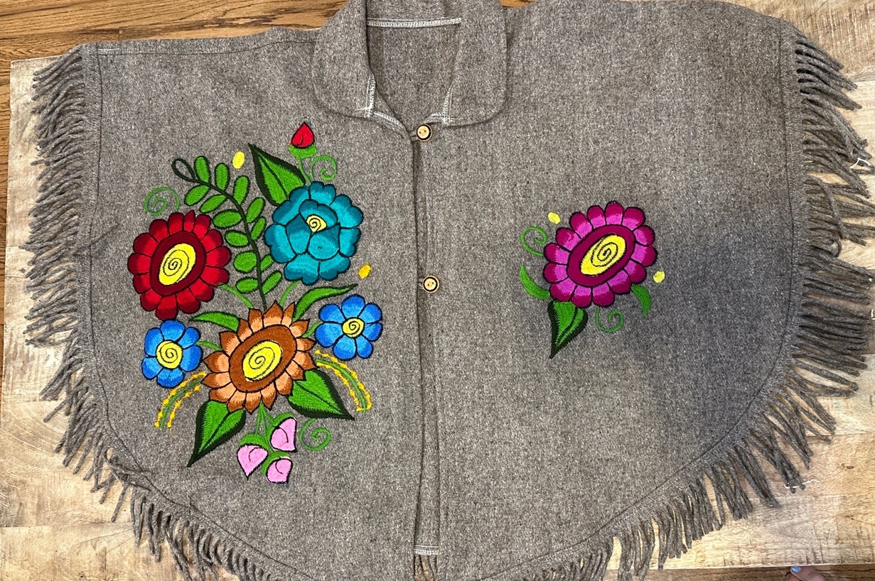 Handwoven Alpaca Wool Embroidered Flowers Floral Cape Poncho Fringe Vintage M/L