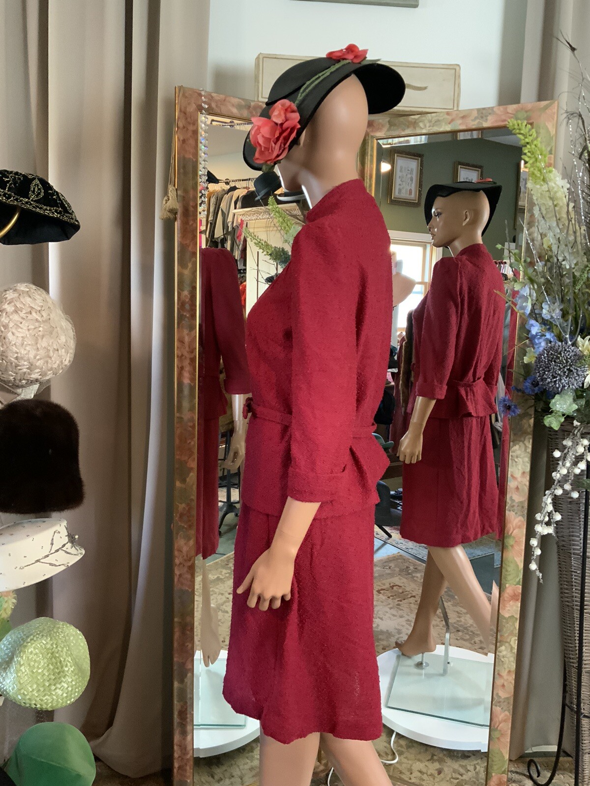 Leslie Pomer Vintage 1960s Red Boucle Belted 2 Piece Skirt & Top Suit Sz 10