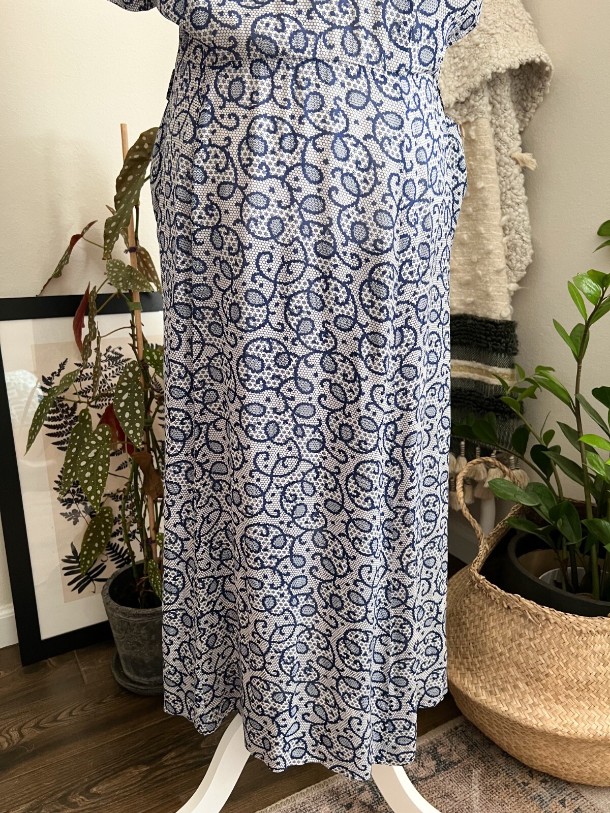 Vintage 40s Blue 1940s Women’s Patterned Rayon Button Swing Day Dress