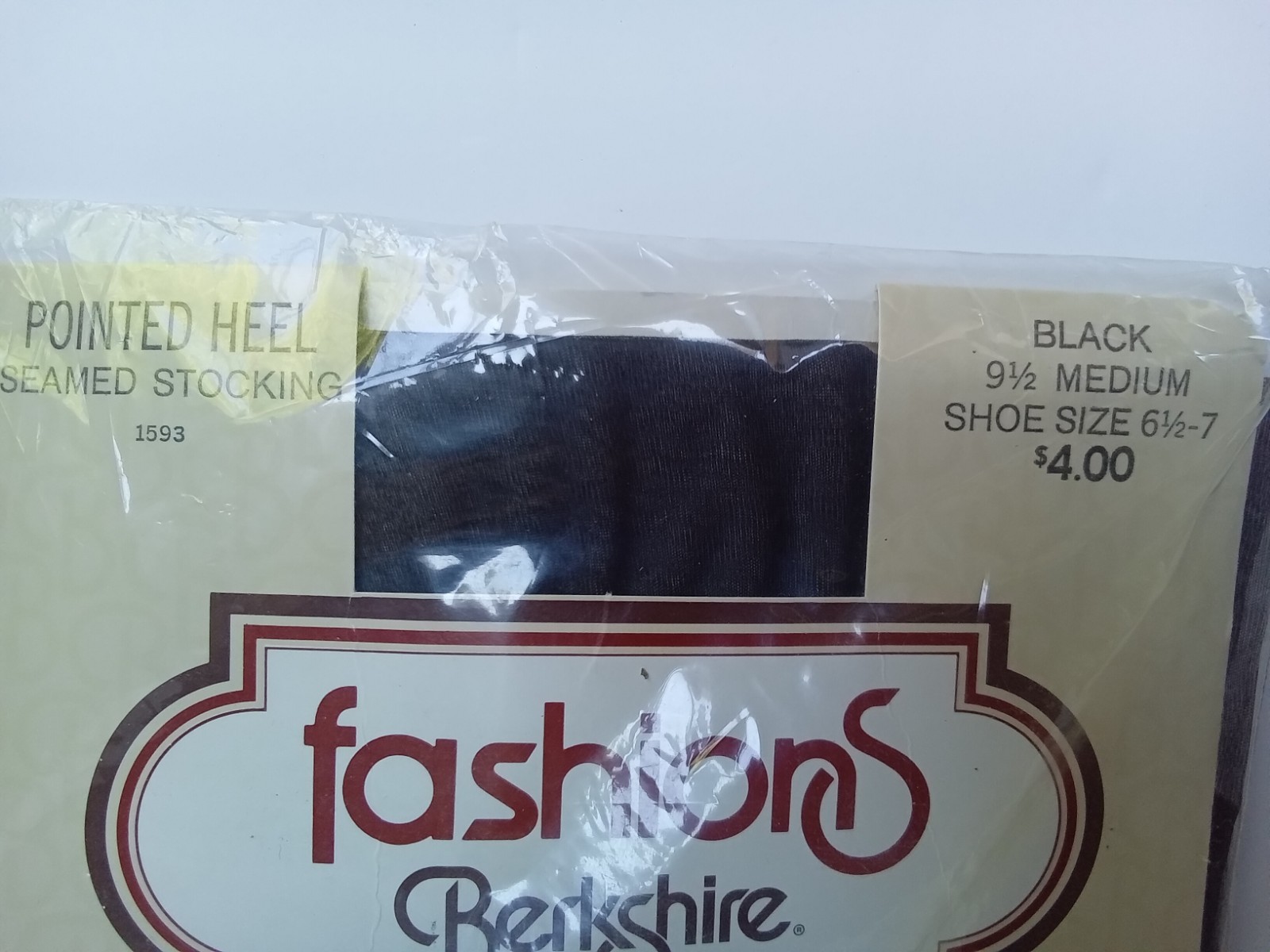 FASHIONS „BERKSHIRE SEAMED BLACK STOCKING 9 1/2 MED POINTED HEEL 100 % NYLON 6-7