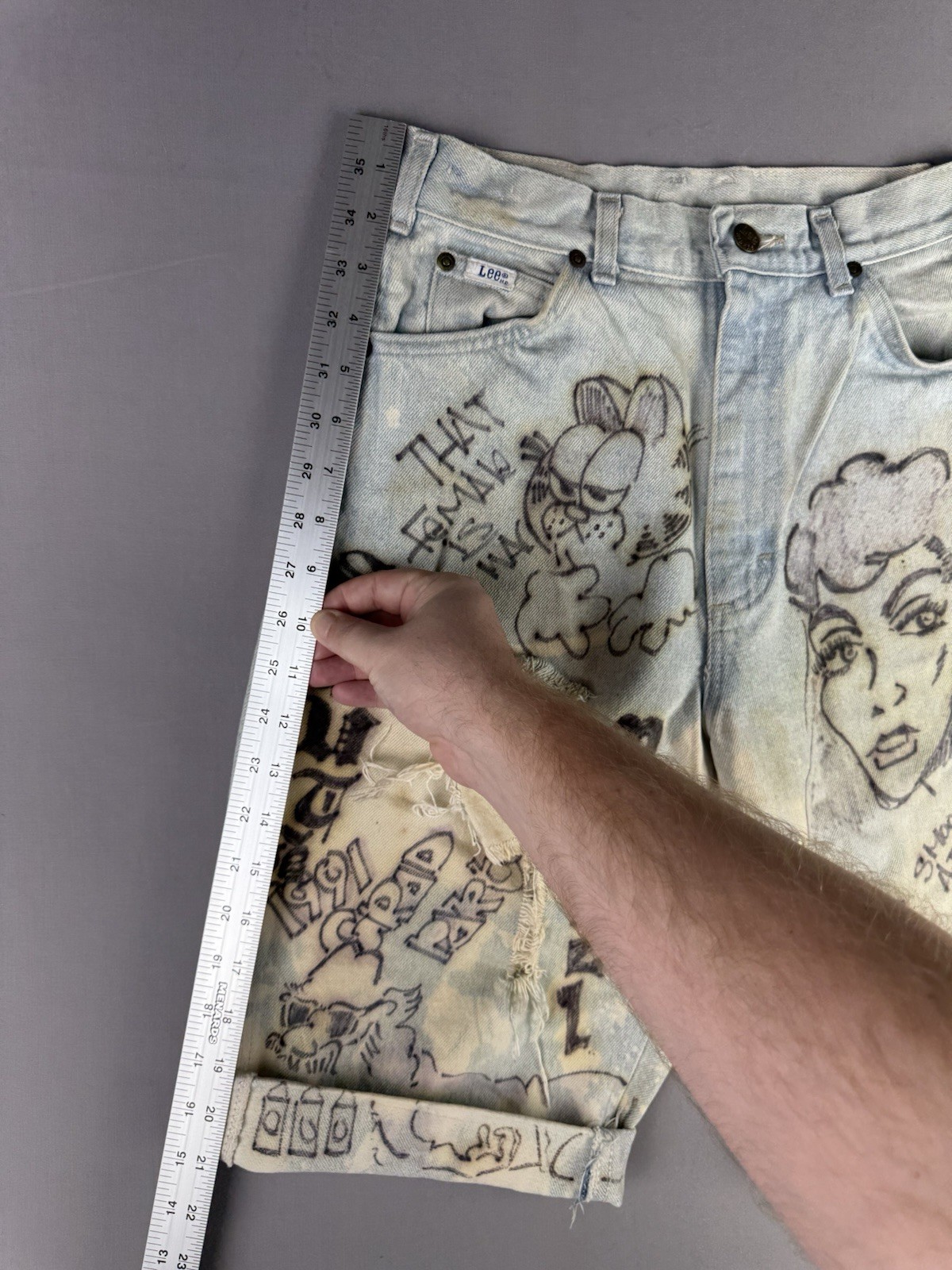 90’s VINTAGE Lee Riders Senior Denim Shorts Size 9 Women Hand Drawn RARE