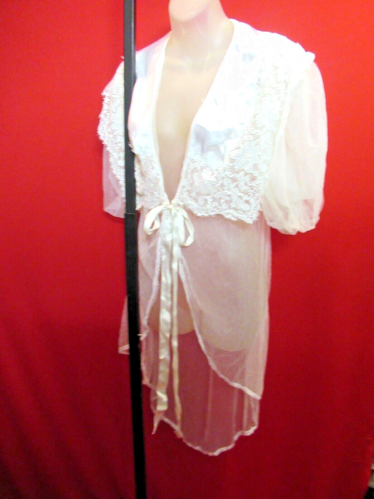 JESSICA LYNN Collection Vintage Bridal Peignoir Lace satin net robe Medium