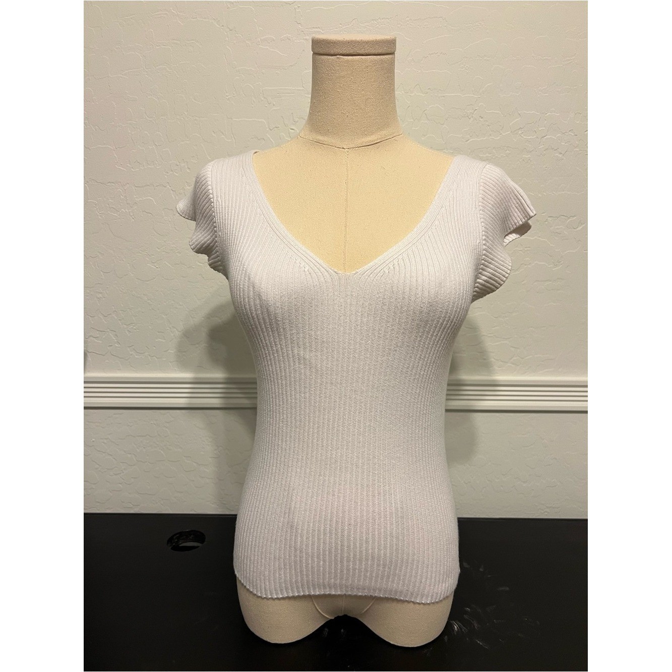 vintage full length white ribbed v-neck top with cap sleeves