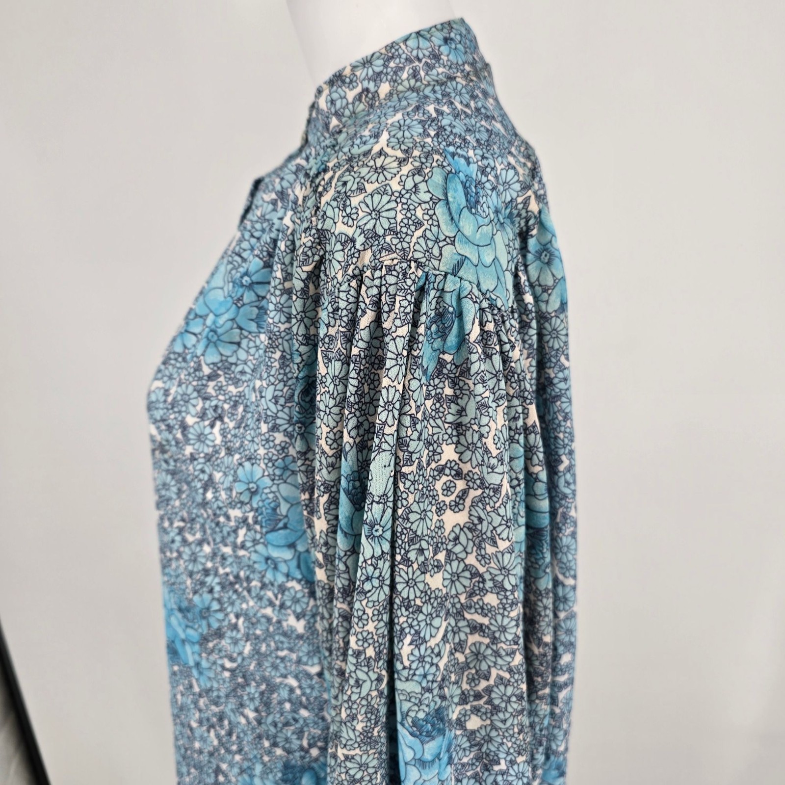 Vintage 1970s Lucky Tops Blue Floral Print Band Collar Peasant Blouse (XL)