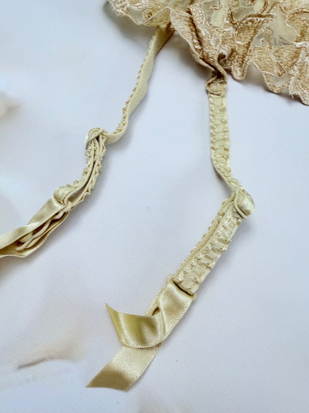 Vintage nude Lace Suspender Belt Garter Belt UK 8 EU 40 Size it2. S Floral Lace