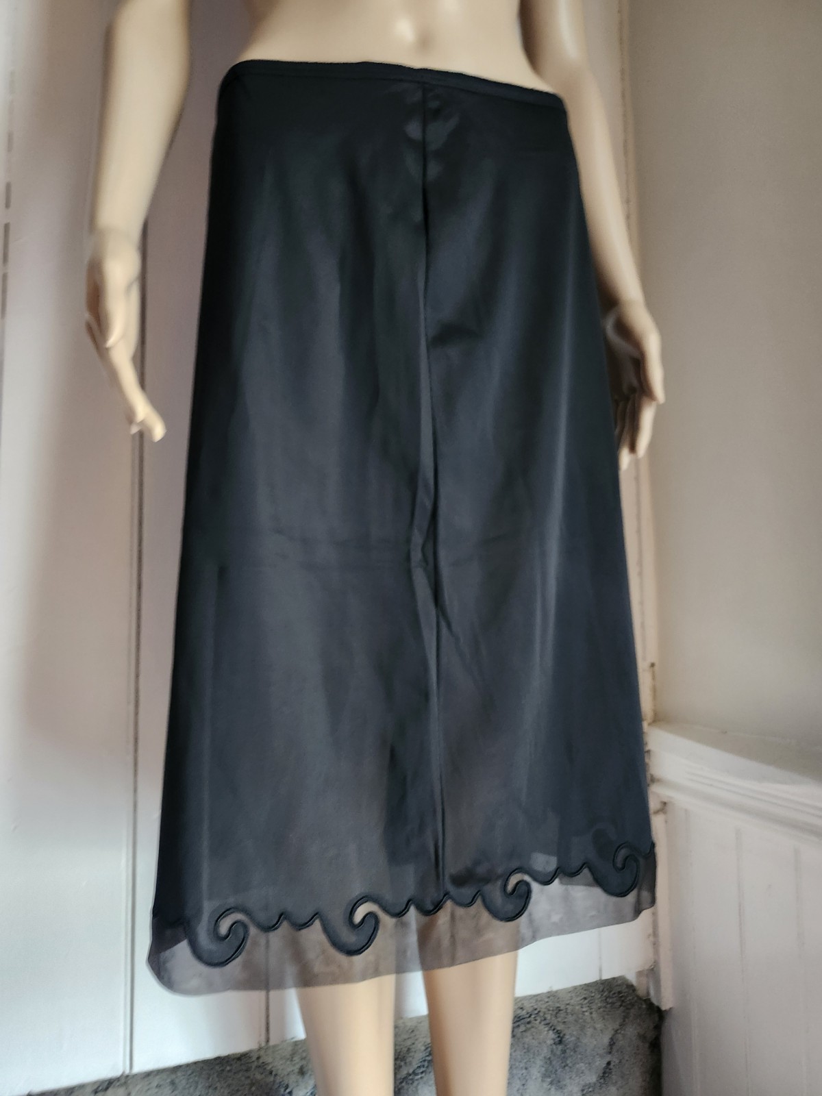 Rare Vintage 1950s Yolande Half Slip Nylon Black Swirl Lace Hem Pillow Tab Sz M