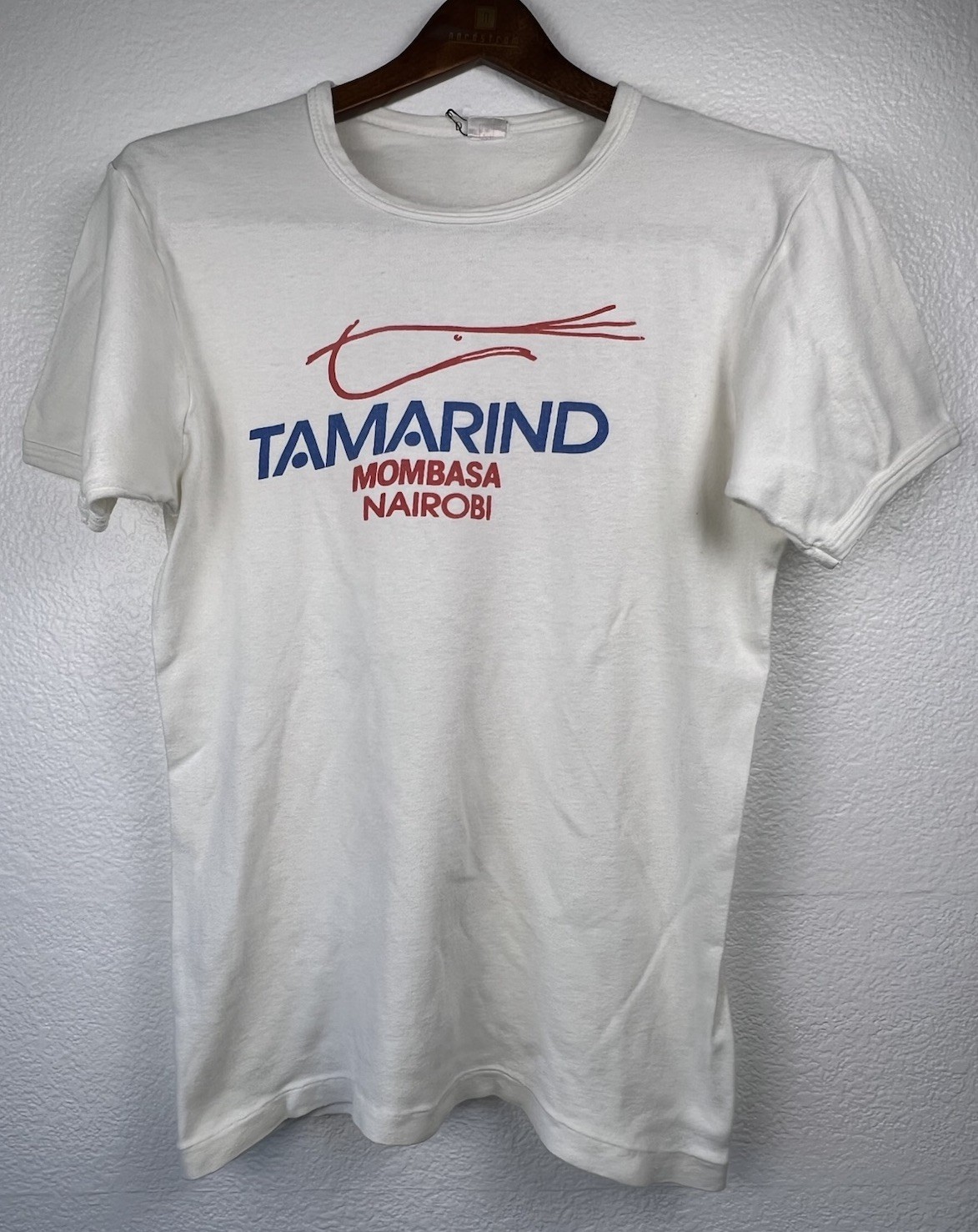 Vintage 70s Kenya Africa Souvenir T Shirt Tamarind Mombasa Nairobi Red Crab