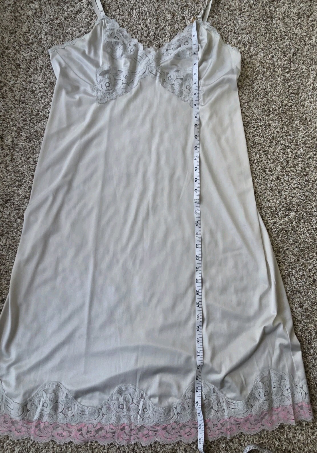 Vintage Vanity Fair Size 40 L Full Slip Dress Light Silver Gray Pink Lace Antron