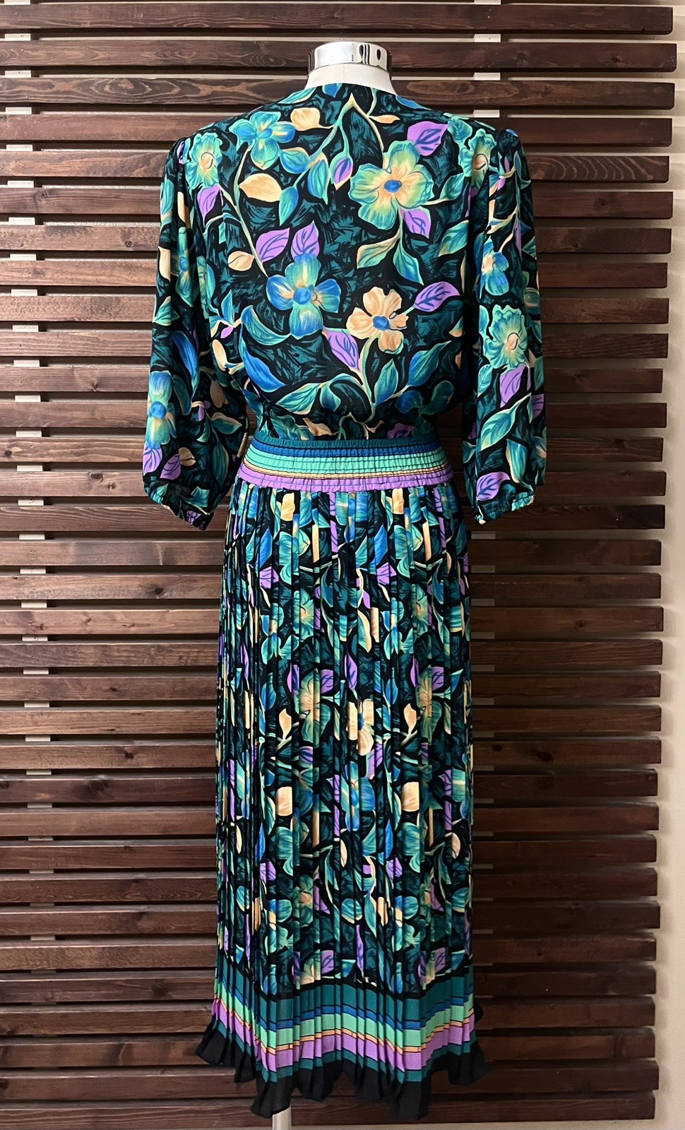 1980s Vintage Black Purple Orange Green Floral 3/4 Sleeve V-Neck Pleated Dress