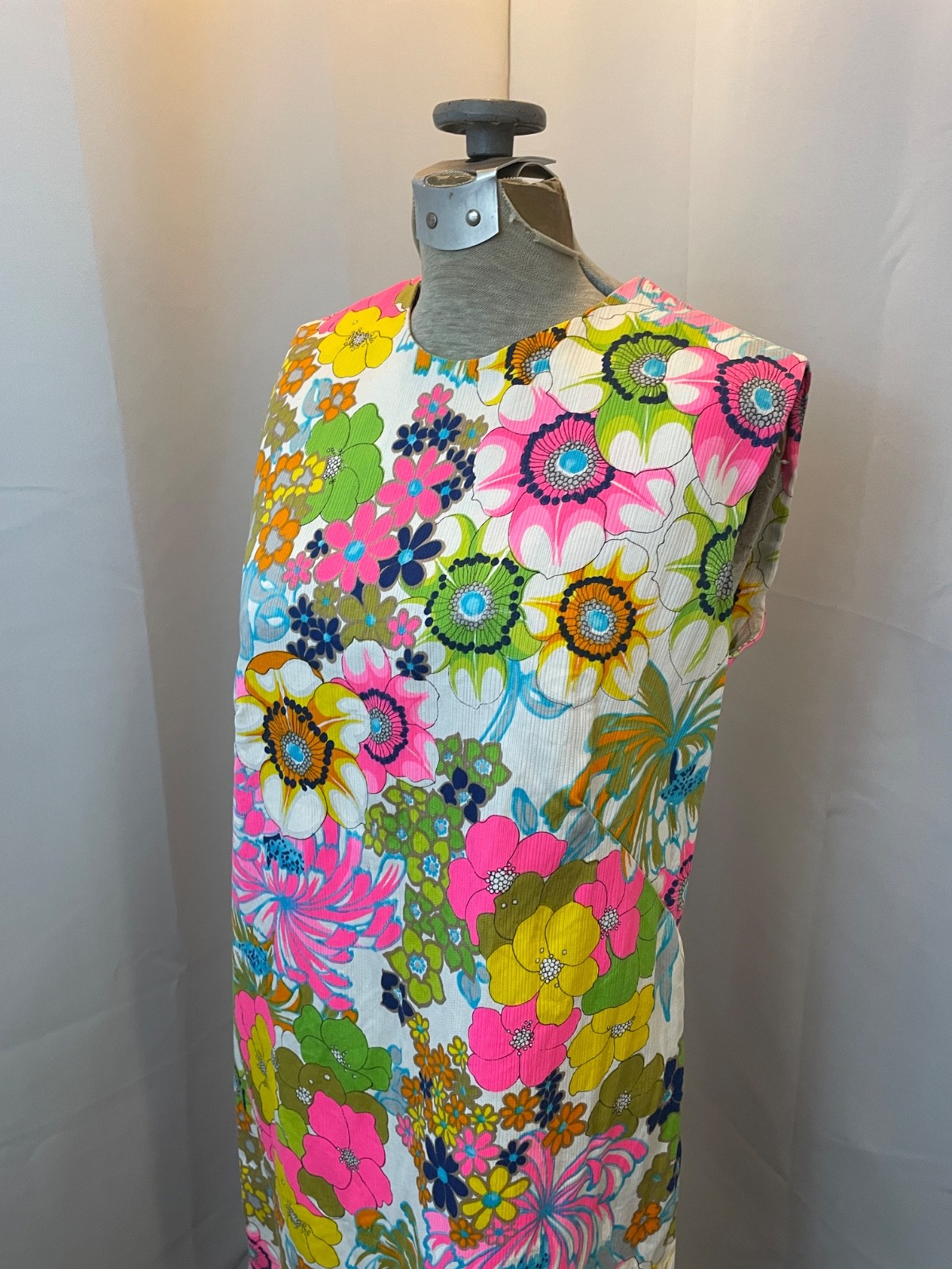 Mod Day Dress Neon Floral White A line Shift 1960s Vintage M