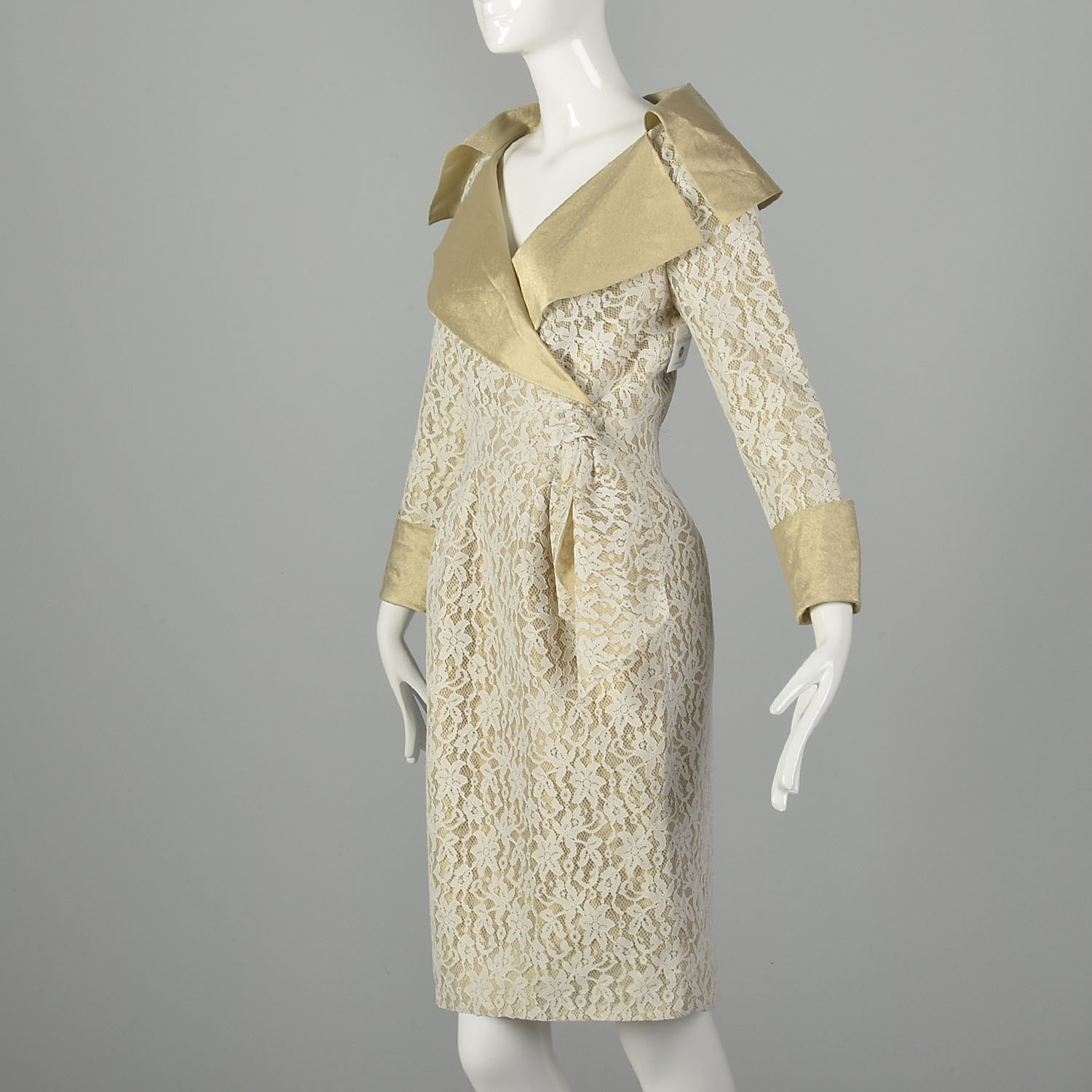 Small 1990s Pilar Rossi White Lace Dress Metallic Gold Lamé Portrait Collar VTG