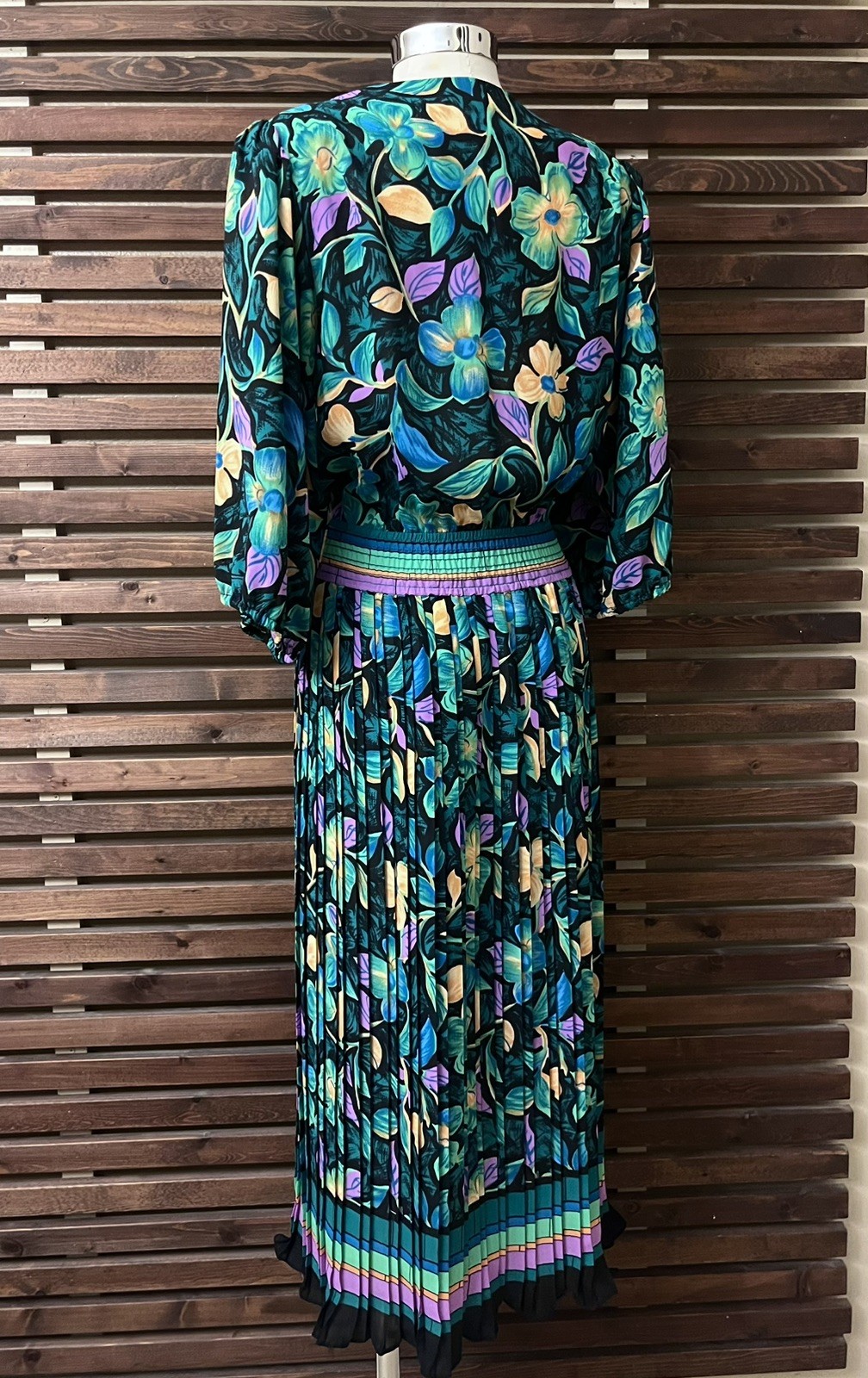 1980s Vintage Black Purple Orange Green Floral 3/4 Sleeve V-Neck Pleated Dress