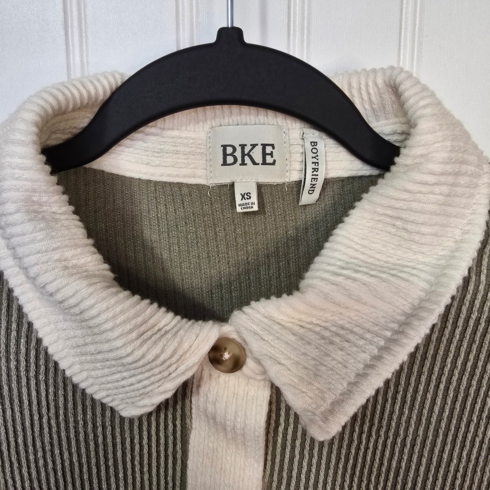 BKE Boyfriend Ribbed Colorblock Shacket Olive Green Cream XS MBK24143 Youth