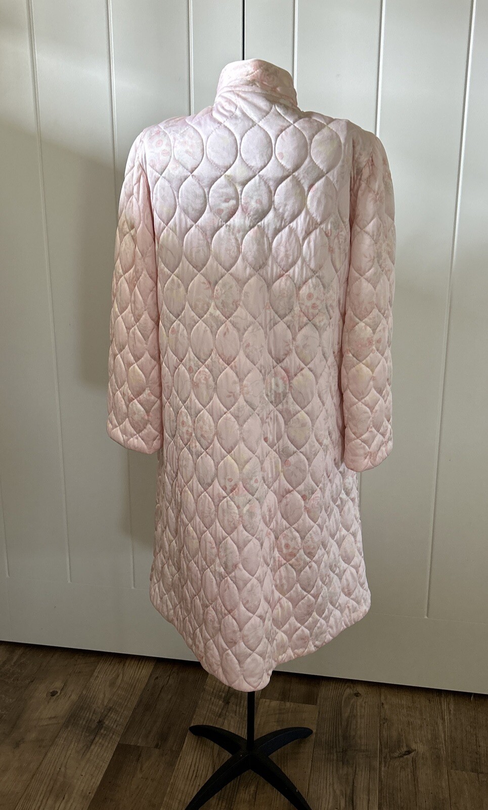 Vintage Miss Elaine 3/4 Length Light Weight Quilted Granny Robe Pink Pattern