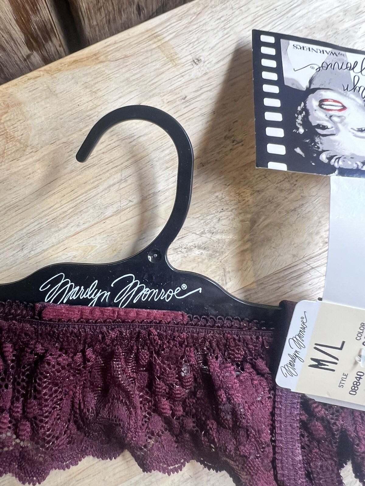 Vintage NWT Marilyn Monroe Garter Size M/L Style 08840 Maroon