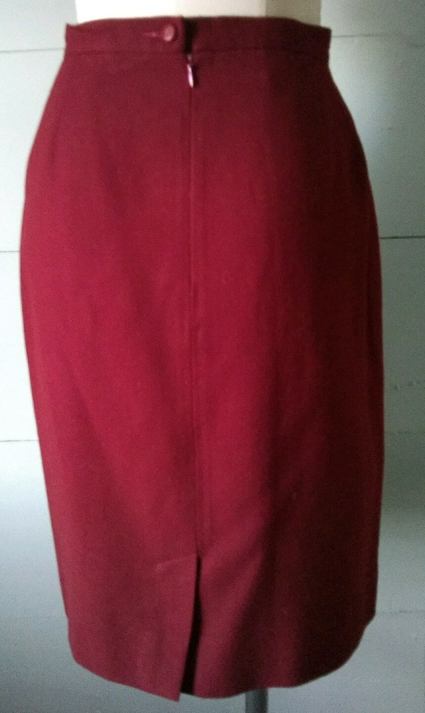 Liz Claiborne Vintage Wool Crepe Skirt Size 12 Red Back Zip and Slit 30″ Waist