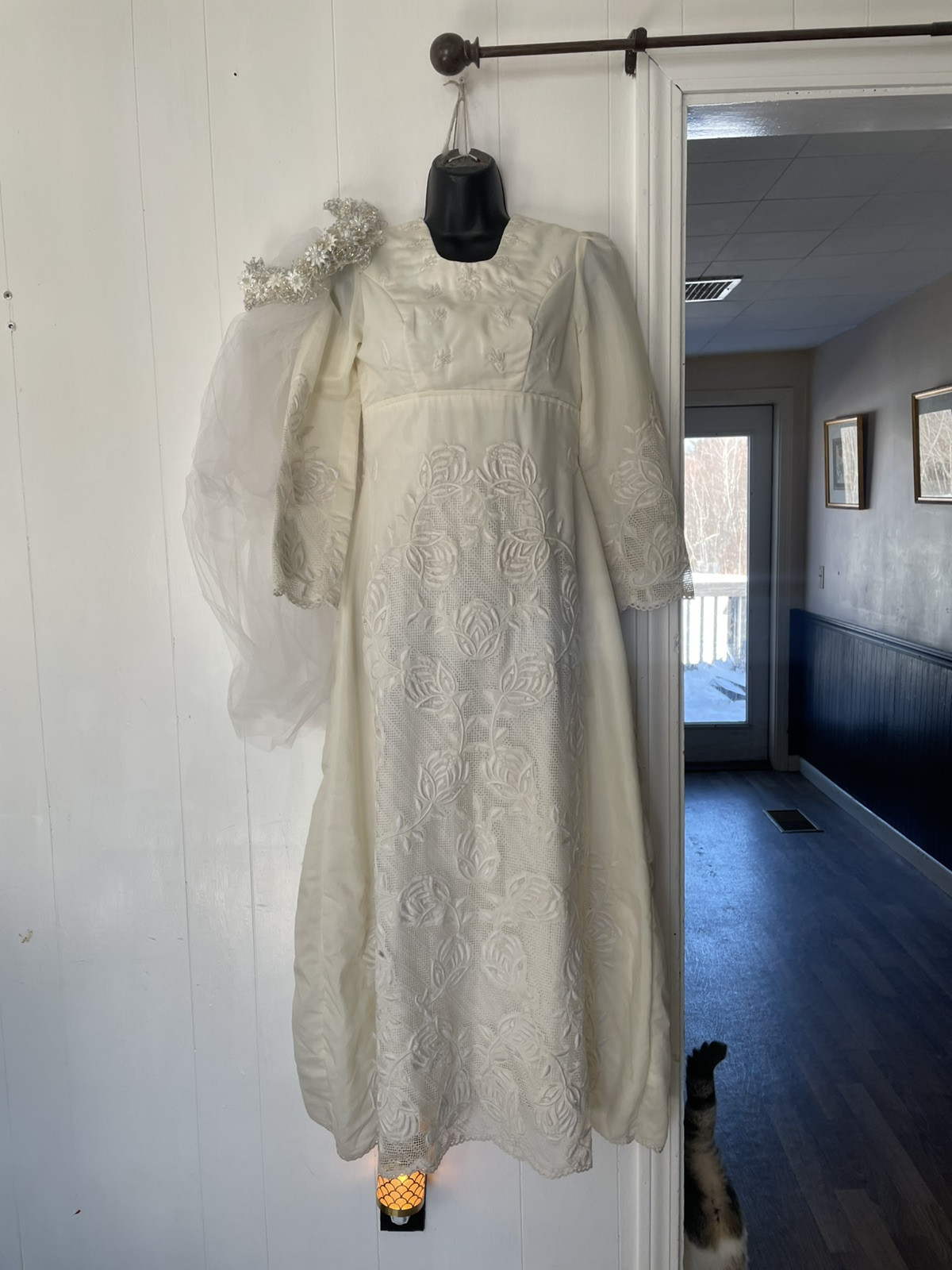 Vtg Stunning Ivory Tapestry Lantern Style Wedding Dress W/ Veils 30”/28”/52”