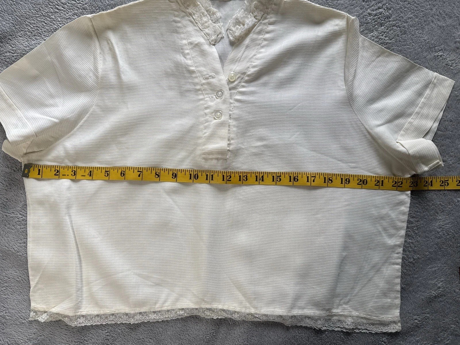 VINTAGE 60s? Women’s White Cropped Button-up Shirt Lace
