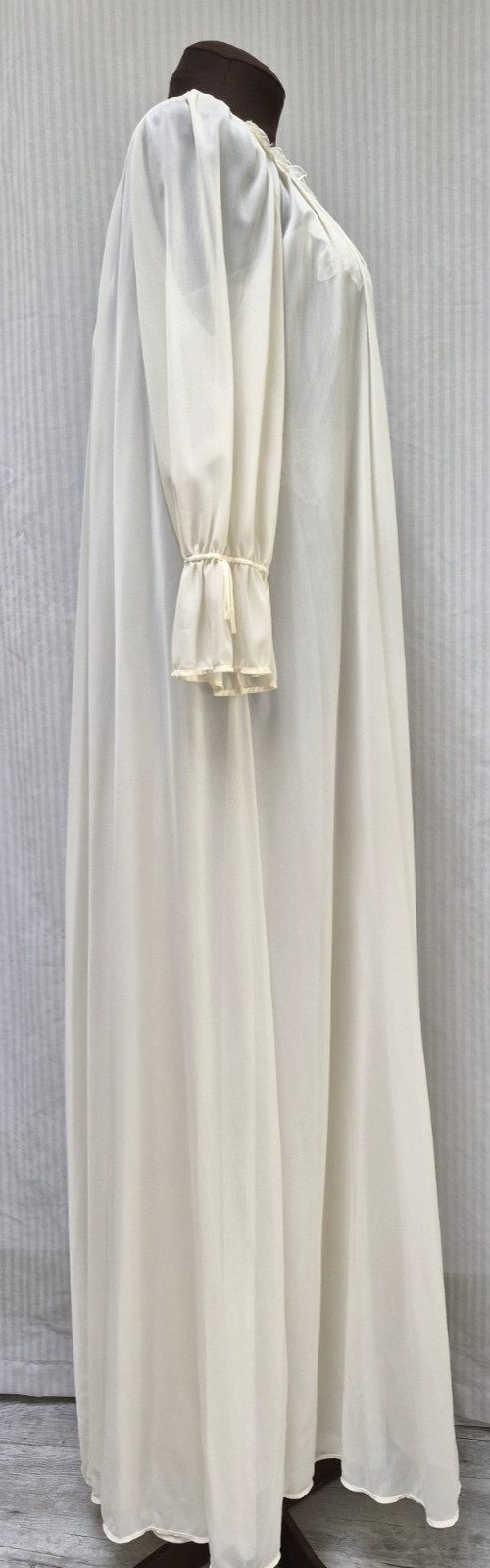 Vintage 2 Piece KICKERNICK Restware Ivory PEIGNOIR Robe & Nightgown -Size S- EUC