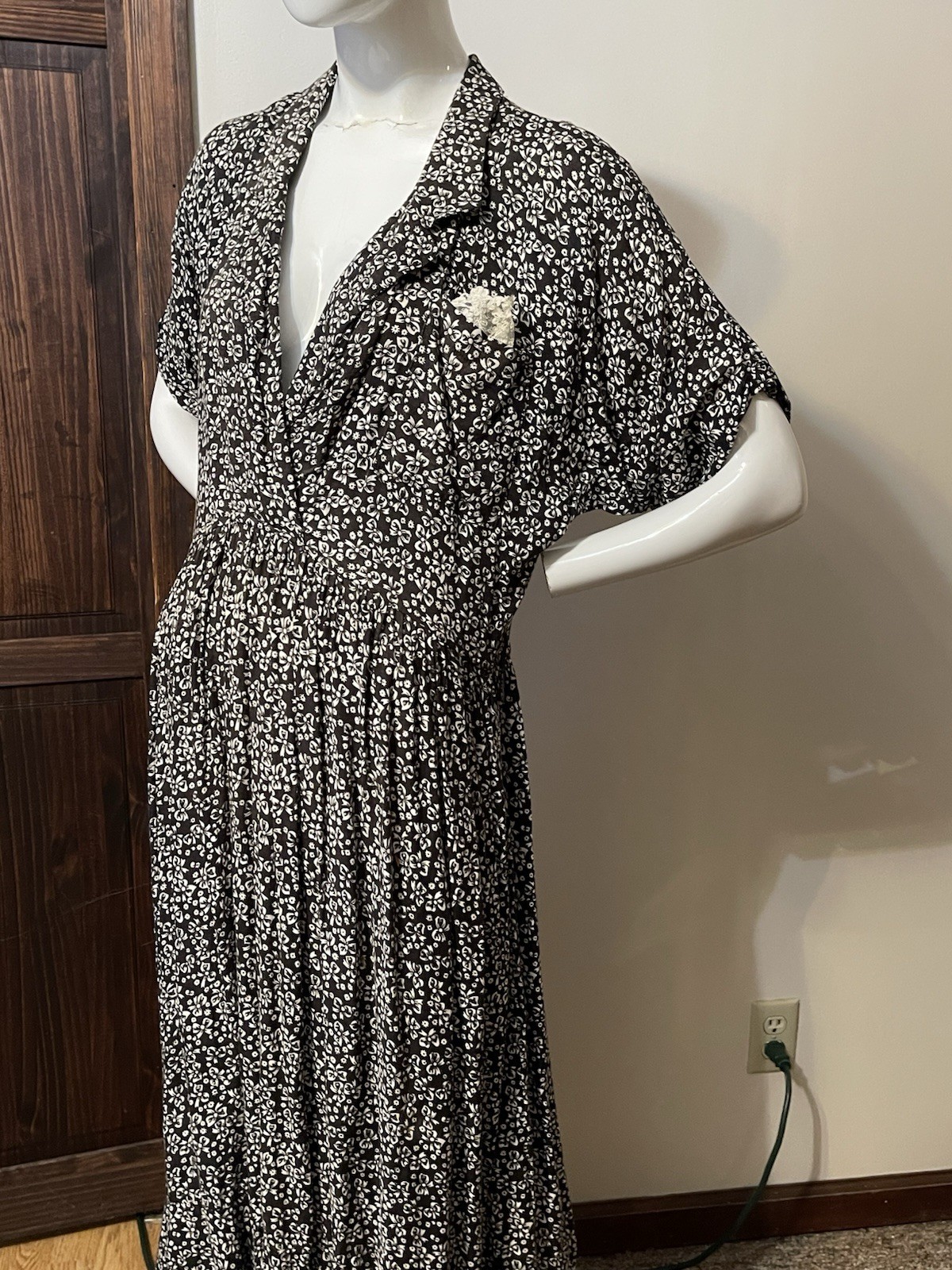 Visionz Vintage 80s Floral Dress Short Sleeve Black Pocket Lace Hankie