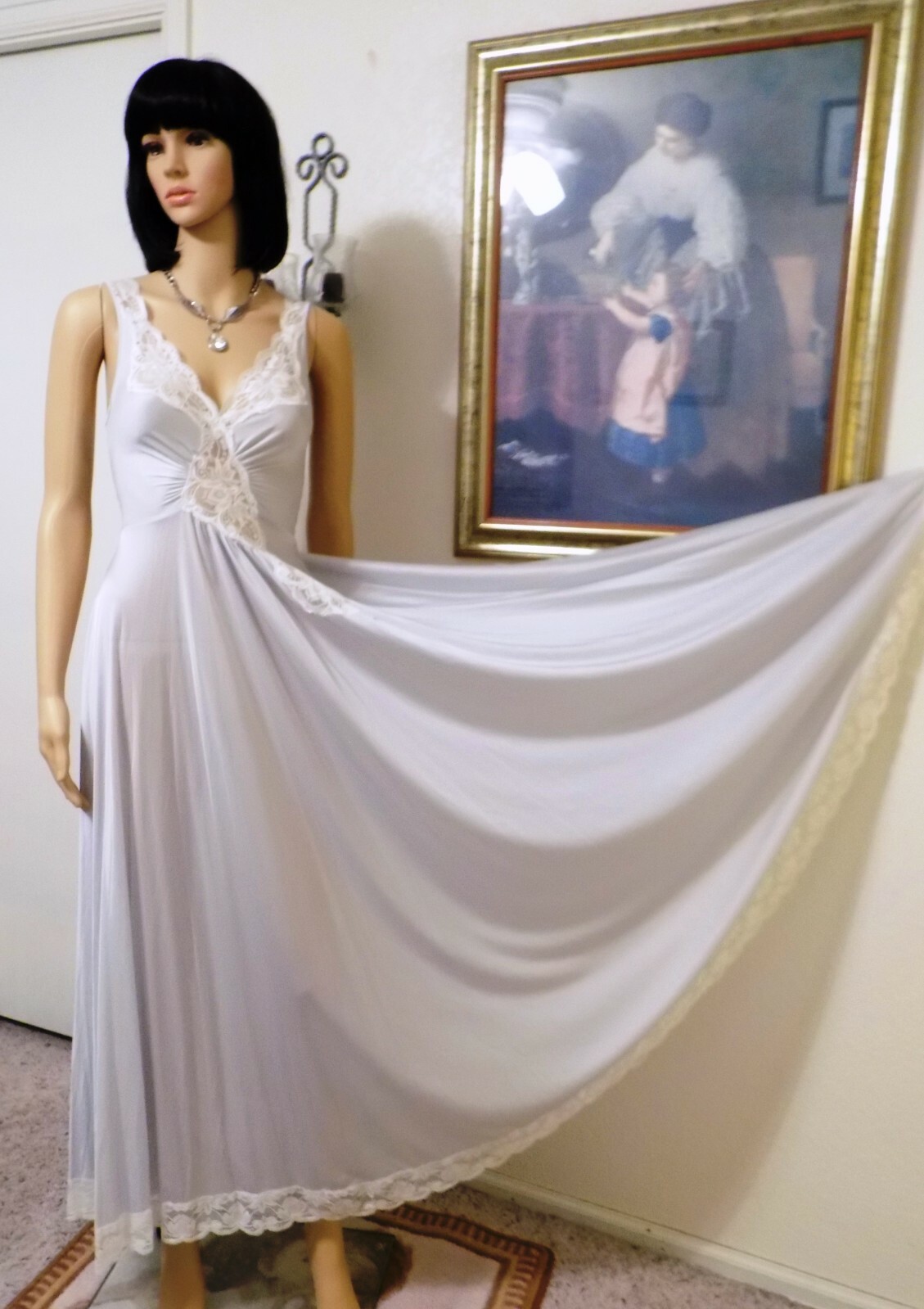 OLGA vintage „Gold Designer Collection” SILVER & LACE Nightgown size Petite