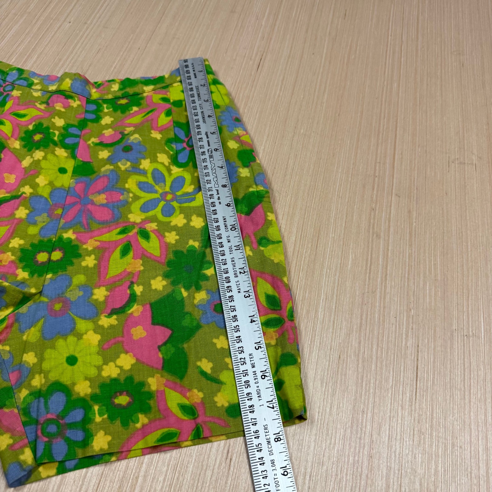 Vintage 70s Hippie Shorts Floral Flower Power 26 inch waist High Mod atomic 60s