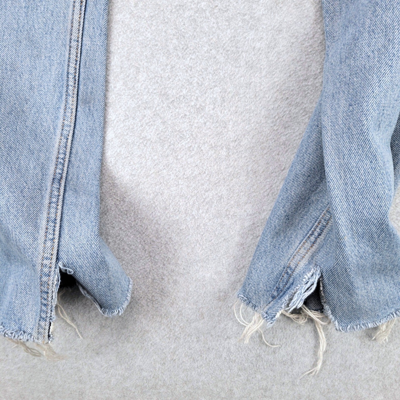 Levi’s 505 Regular Fit Jeans Womens 31×28 Light Wash Distressed Raw Hem Vintage