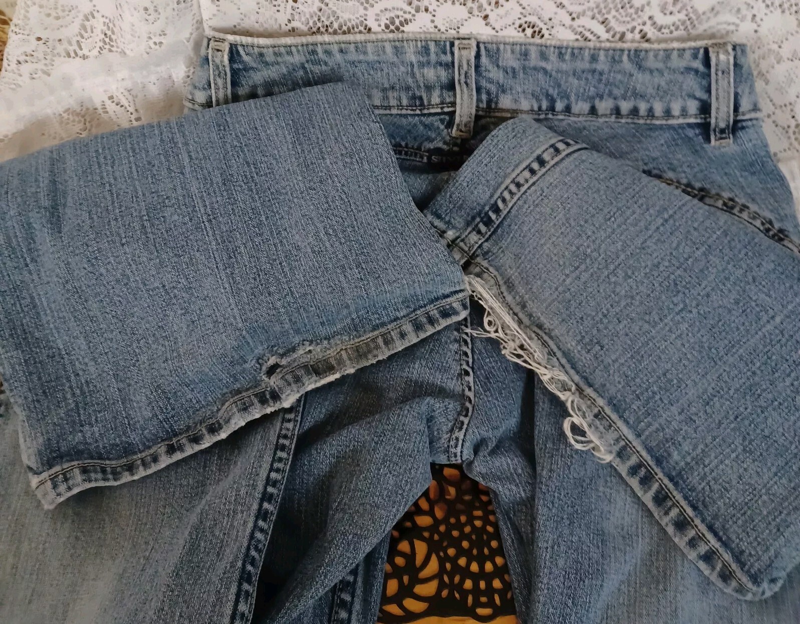 VINTAGE PRE-LOVED 29/33 SILVER JEANS FLARED 97% COTTON 3% LYCRA MADE IN CANADA