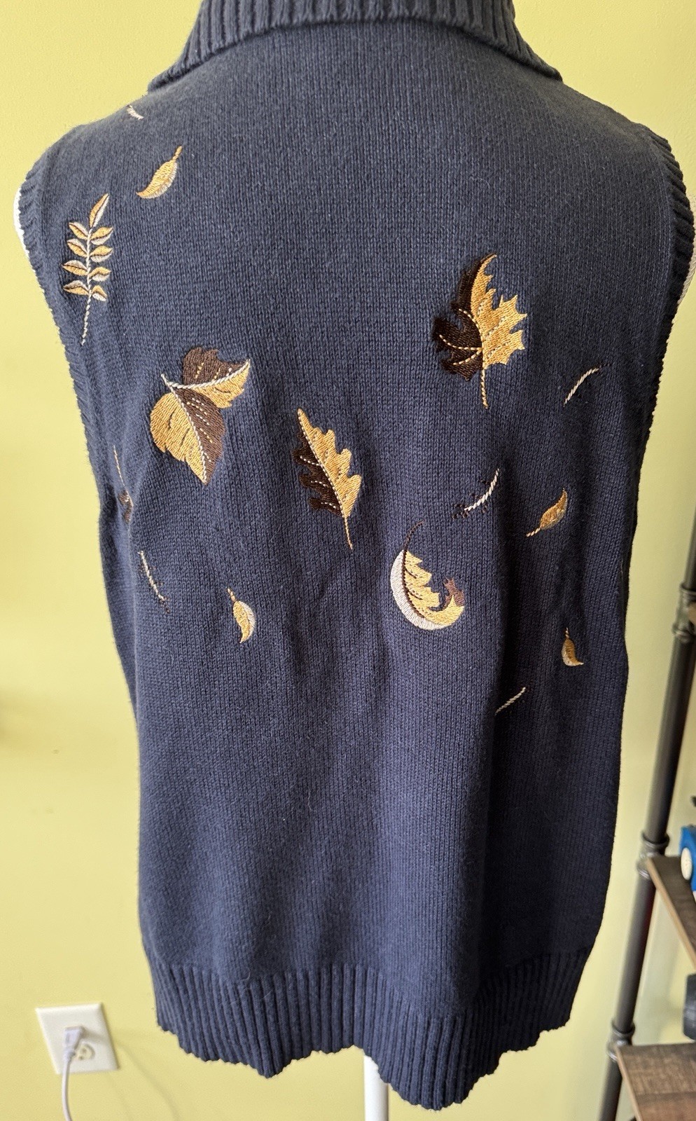 C.J. Banks Leaf Embroidered Zip Vest Blue Nature Cottagecore Size X Cotton Ramie