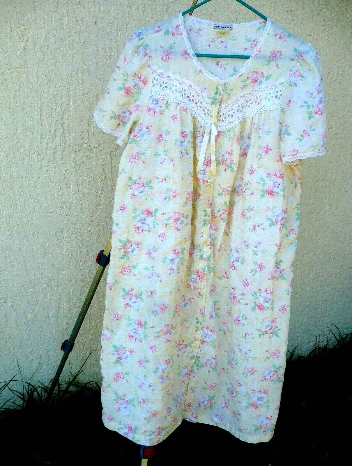 VTG ANNA NEW YORK EASTER YELLOW SEERSUCKER M FLORAL LACE LOUNGE DRESS NIGHTGOWN