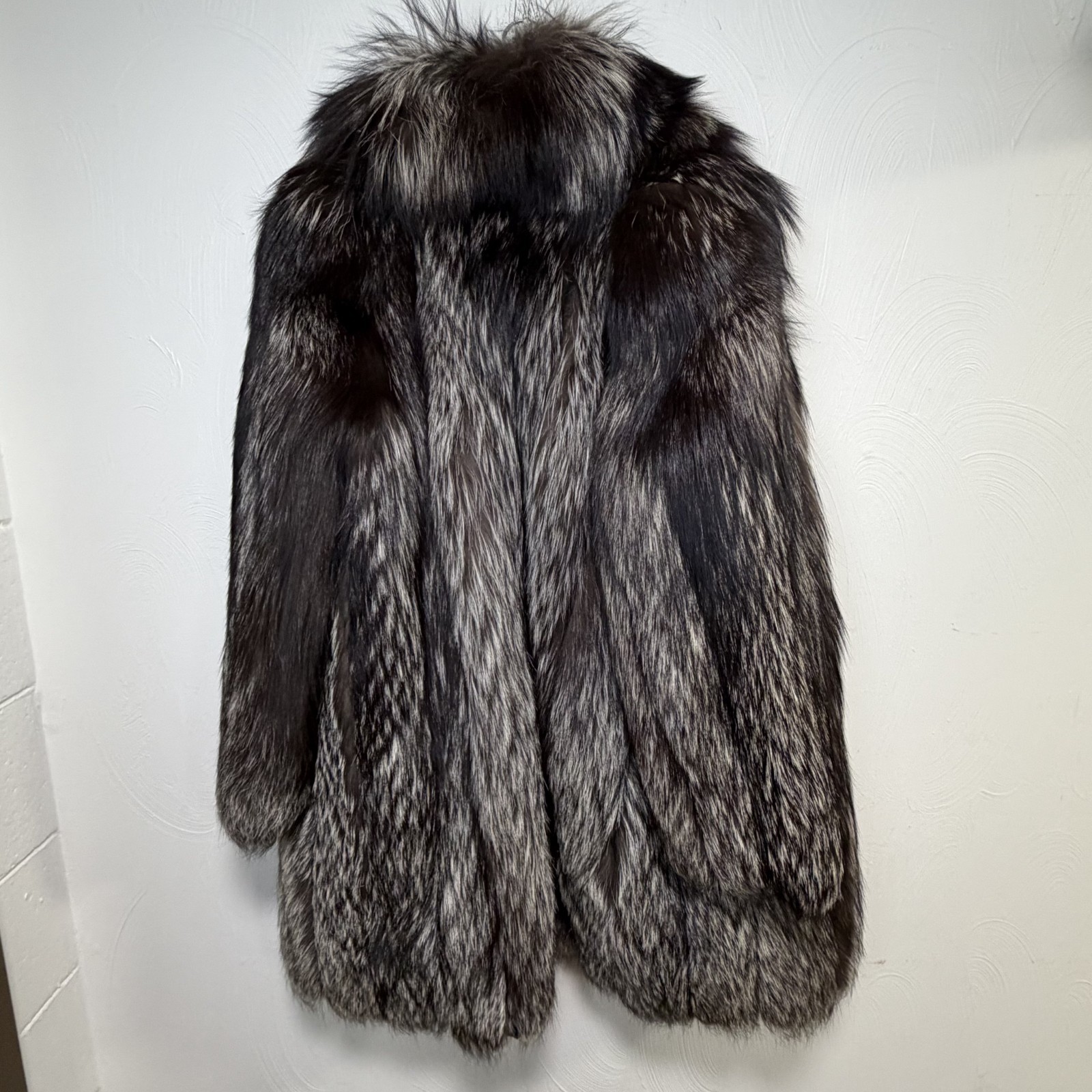 Vintage Women’s Luxury Genuine Silver Fox Fur Gray Black Coat Formal Jacket VTG