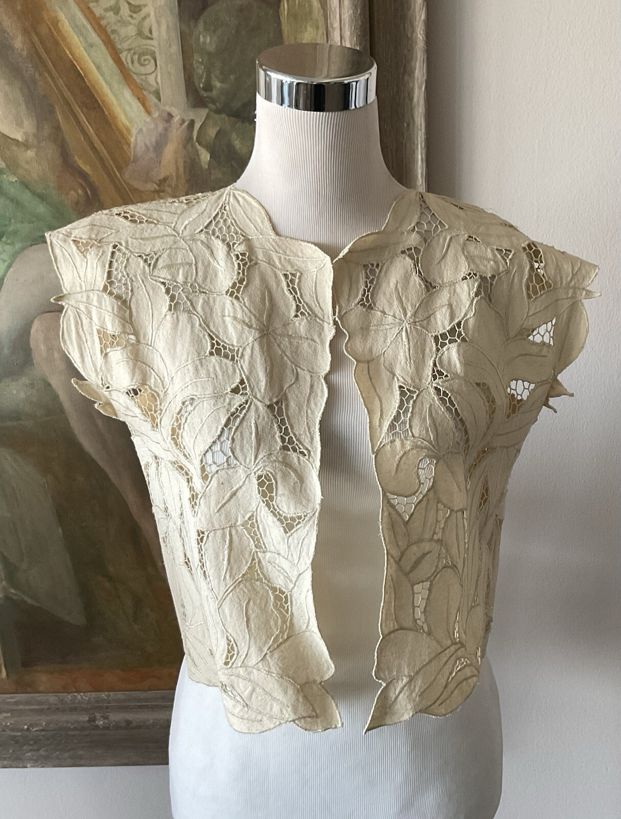 Vtg LA REINE Thailand Women Short Sleeveless Vest Floral Pattern Open Work Small
