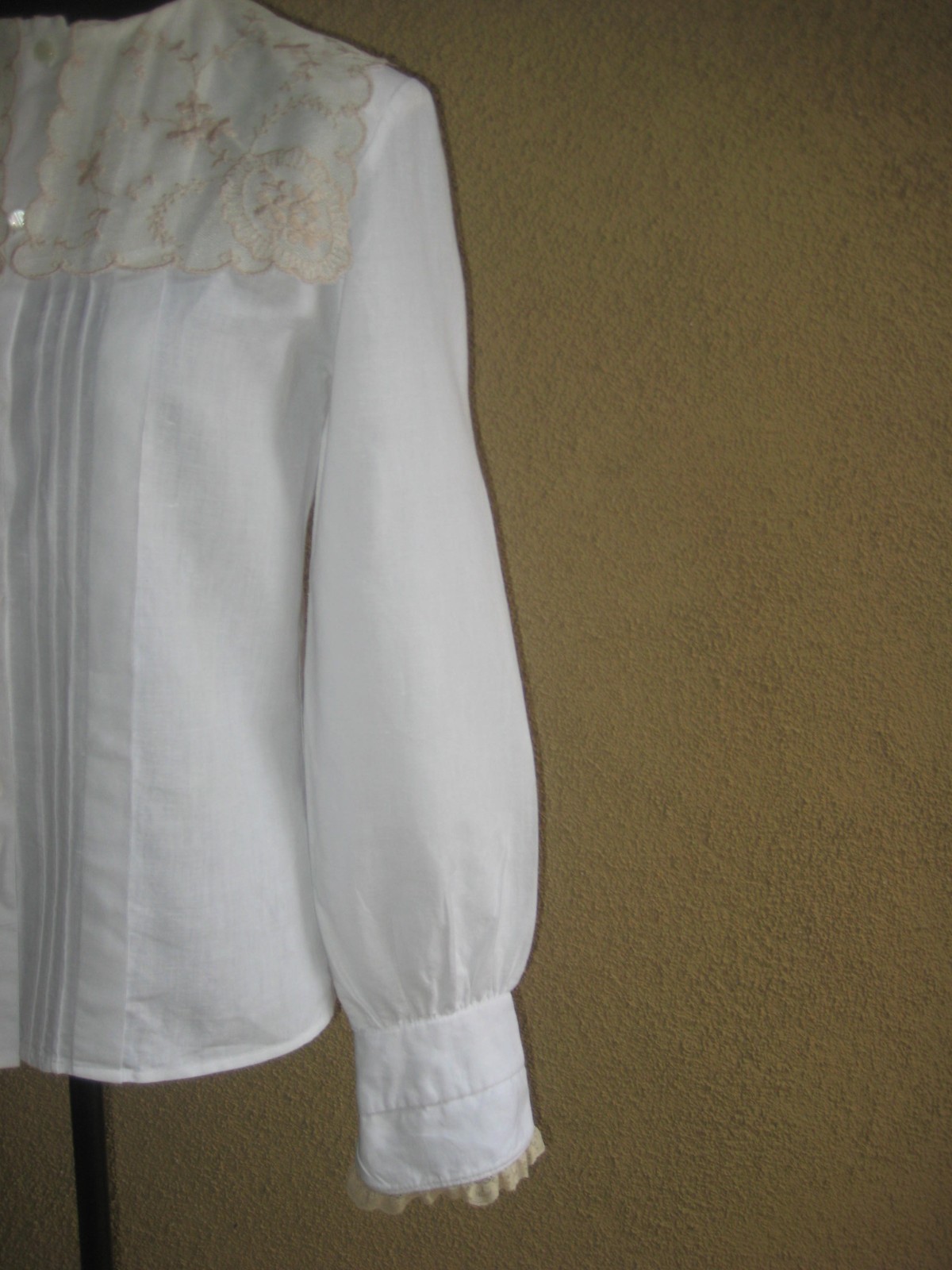 Vintage Outback Red white Ramie/cotton pintuck mesh embroidery collar blouse S