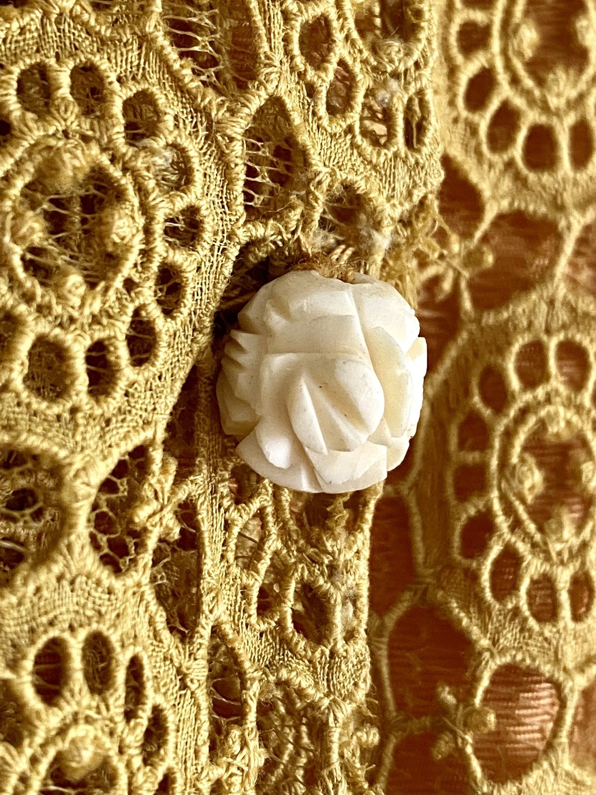 Vintage 50s 60s Gold Lace Manila Cheongsam Dress Carved Bodhi Rose Buttons XS/ S