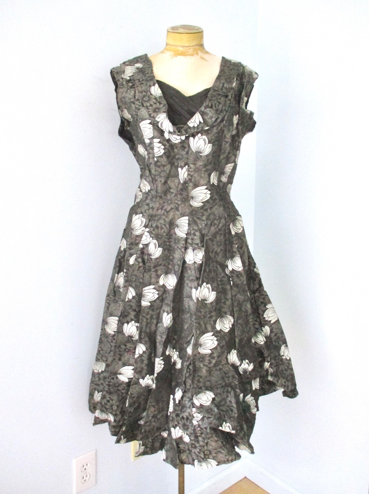 Vtg 50s black gray goth floral stiff taffeta rockabilly VLV dress full skirt M/L