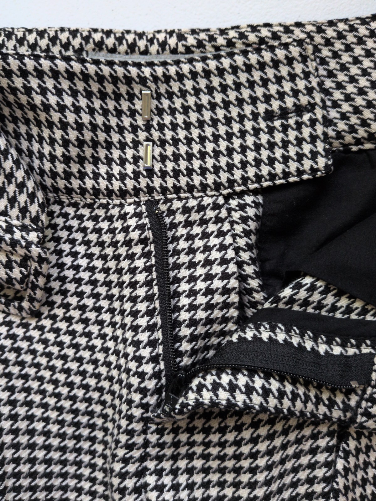 Rare L.A.M.B. Spring 2008 Silk/Wool Houndstooth Pleated Shorts Size 4 Runway Y2K