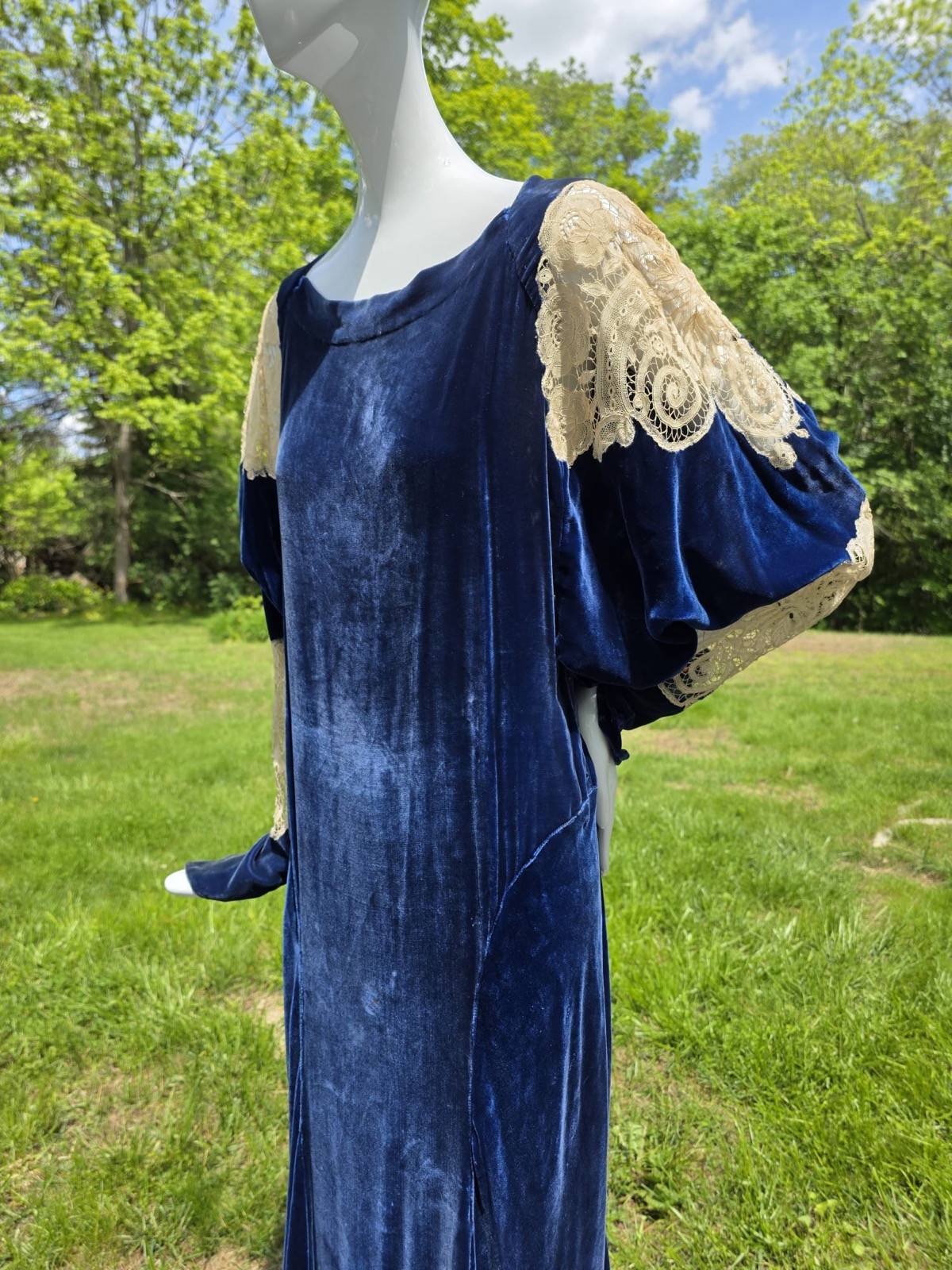 LATE 1920’S SAPPHIRE BLUE SILK VELVET DRESS W WHITE LACE INSERT PUFF SLEEVES