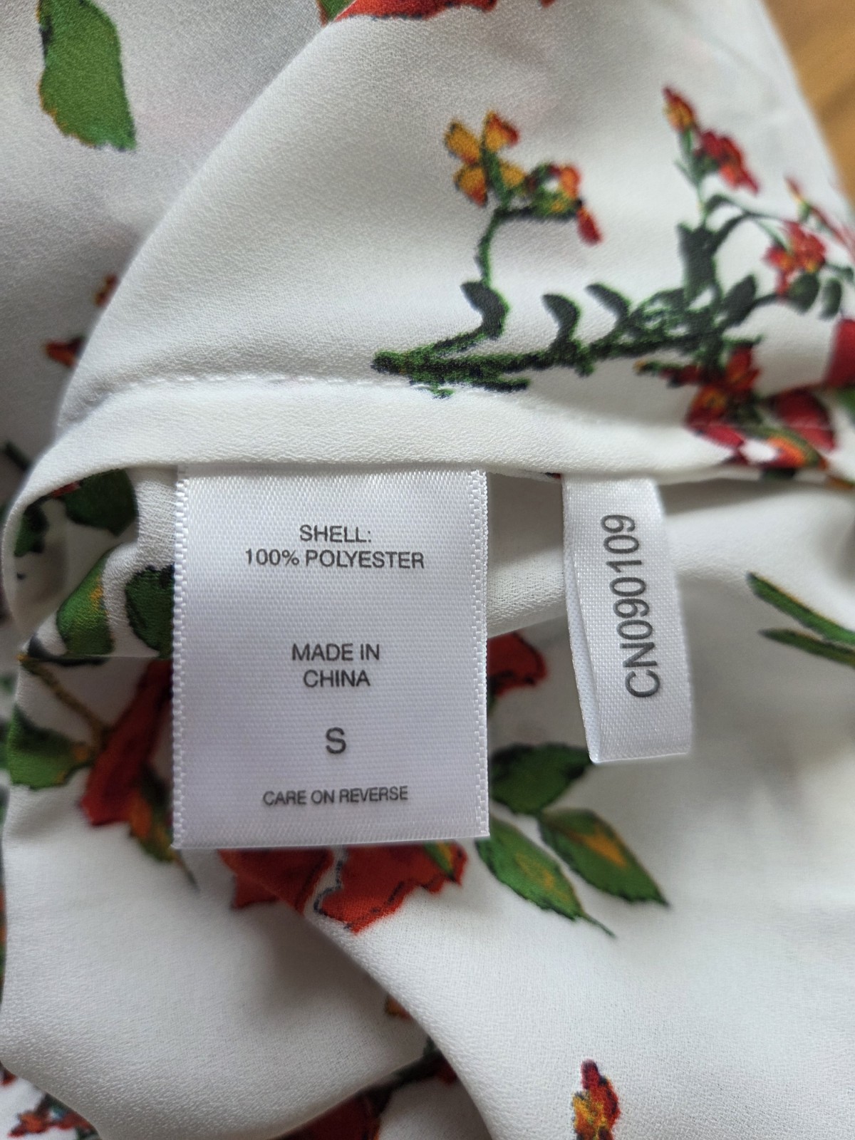 New York and Company White Rose Floral Sleeveless Tie Neck Blouse Top S 4