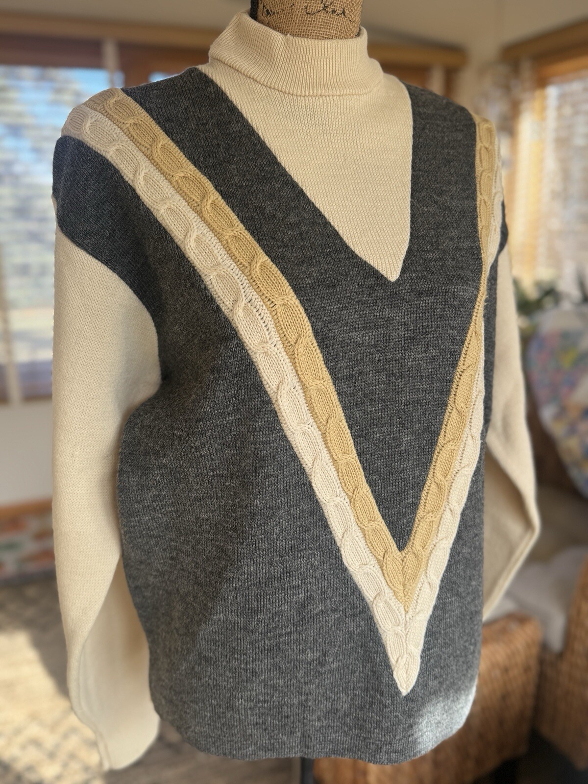 Vintage ‘70’s Knit Sweater 100% Wool, Campbells So. California, XL Neutrals